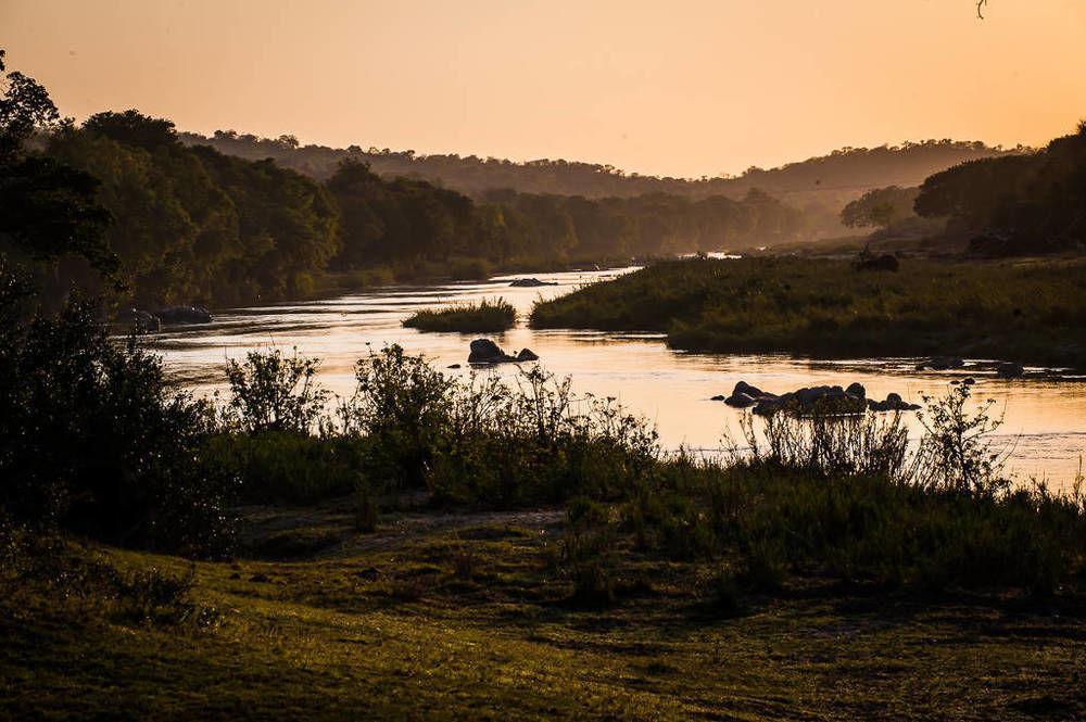 Maninghi Lodge โฮดสปรูท ภายนอก รูปภาพ